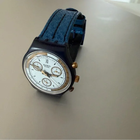 Swatch ‘Vintage’ Chronograph Watch - Picture 1 of 5